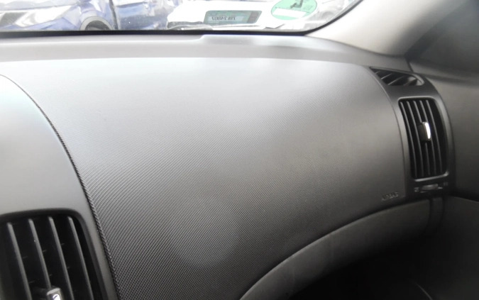 Hyundai I30 cena 4100 przebieg: 425000, rok produkcji 2010 z Kołobrzeg małe 211